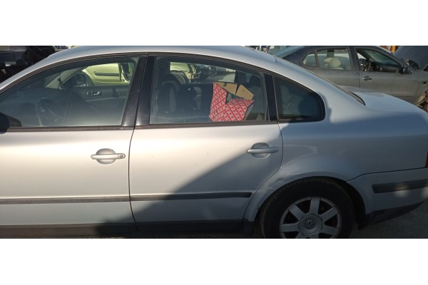 Recambio de puerta trasera izquierda para volkswagen passat berlina (3b2) 1.9 tdi referencia OEM IAM   
