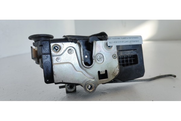 Recambio de cerradura puerta trasera derecha para chevrolet captiva 2.0 vcdi ltx referencia OEM IAM   
