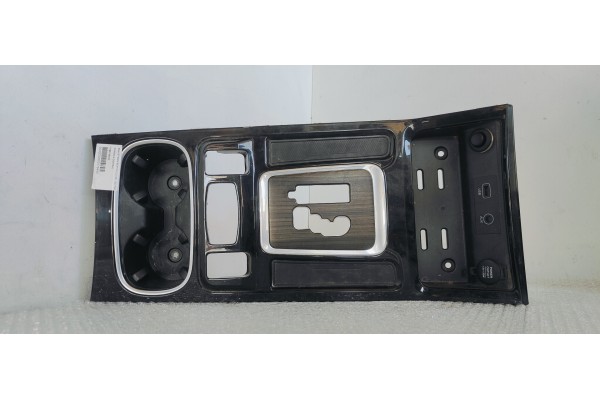 Recambio de consola central para ssangyong rexton 2.2 xdi 180 fap referencia OEM IAM 7796136000  