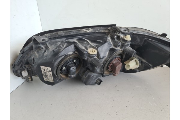 Recambio de faro derecho para opel zafira a 1.6 16v referencia OEM IAM 90582022  