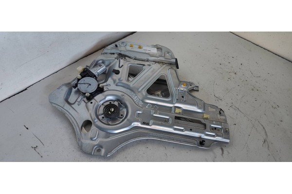 Recambio de elevalunas delantero derecho para kia carnival 2.9 crdi cat referencia OEM IAM 824604D000  