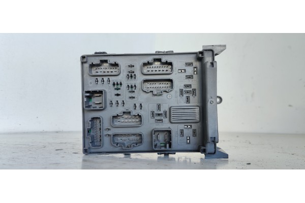 Recambio de caja reles / fusibles para renault laguna ii (bg0) 1.9 dci diesel referencia OEM IAM 8200283817  