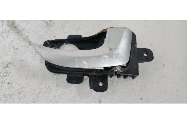 Recambio de maneta interior delantera derecha para hyundai i30 comfort referencia OEM IAM 82623GD000  
