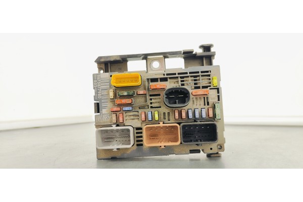 Recambio de caja reles / fusibles para peugeot rcz 2.0 hdi 163 fap referencia OEM IAM 9675877980  