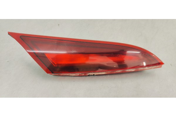 Recambio de piloto trasero izquierdo interior para opel insignia berlina 2.0 cdti referencia OEM IAM 23135917  