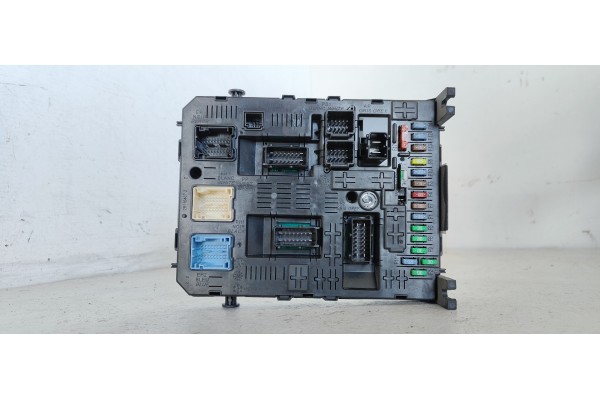 Recambio de caja reles / fusibles para peugeot 308 sport referencia OEM IAM   