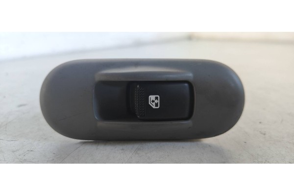 Recambio de mando elevalunas trasero izquierdo para kia carnival 2.9 crdi cat referencia OEM IAM 935804D200KS  