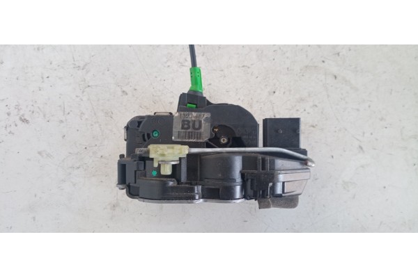 Recambio de cerradura puerta trasera izquierda para opel insignia berlina 2.0 16v cdti referencia OEM IAM 3023803E 00788298 