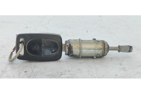 Recambio de bombin puerta delantera izquierda para audi a6 berlina (4f2) 2.4 referencia OEM IAM 4B1837063  