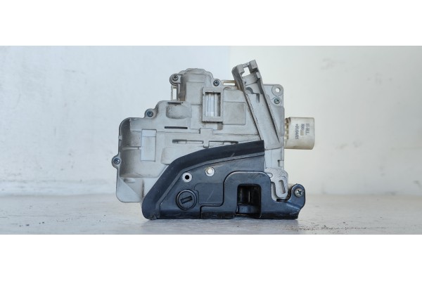 Recambio de cerradura puerta trasera izquierda para audi a4 avant (8e) 1.9 tdi referencia OEM IAM 8E0839015  