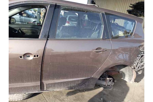 Recambio de puerta trasera izquierda para renault grand scenic iii 1.4 tce referencia OEM IAM   