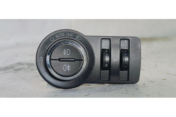 Recambio de mando luces para opel insignia berlina excellence referencia OEM IAM 13268702  