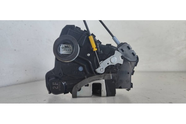 Recambio de cerradura puerta delantera izquierda para toyota auris 2.0 d-4d cat referencia OEM IAM 2F6112922  