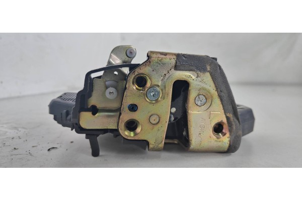 Recambio de cerradura puerta trasera izquierda para toyota auris 2.0 d-4d cat referencia OEM IAM   