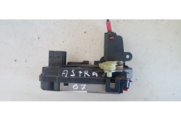 Recambio de cerradura puerta trasera derecha para opel zafira b 1.7 16v cdti referencia OEM IAM 13220372  