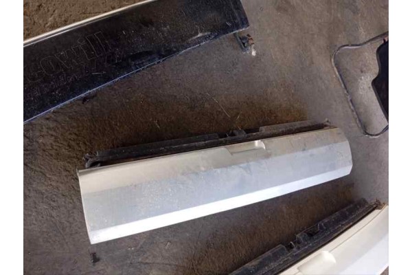 Recambio de porton trasero para peugeot 3008 1.2i turbo 130 referencia OEM IAM   