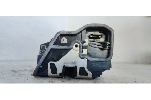 Recambio de cerradura puerta delantera izquierda para bmw serie 5 berlina (e60) 525d xd referencia OEM IAM 7202143  
