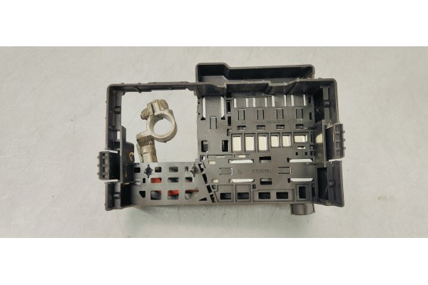 Recambio de caja reles / fusibles para opel insignia berlina 2.0 cdti referencia OEM IAM 20999170  