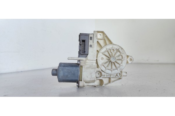 Recambio de motor elevalunas trasero derecho para peugeot 407 1.6 hdi referencia OEM IAM 994650102 0130822200 
