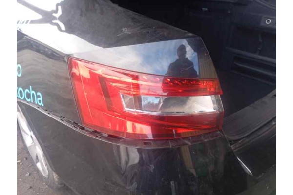 Recambio de piloto trasero izquierdo para skoda superb (3v3) 2.0tdi 150 fap referencia OEM IAM   