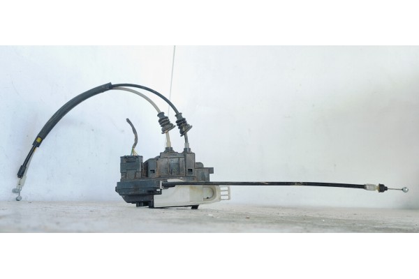 Recambio de cerradura puerta trasera izquierda para hyundai i30 comfort referencia OEM IAM 814102L000  