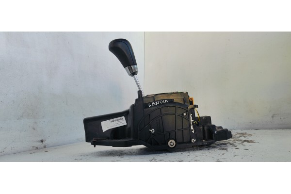 Recambio de palanca cambio para lancia thema 3.0jtd 240 fap referencia OEM IAM 04779653AC  
