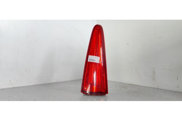 Recambio de piloto trasero derecho para renault kangoo dynamique acción especial referencia OEM IAM 8200419967  