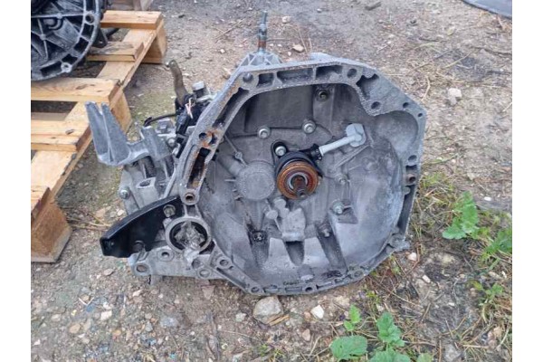 Recambio de caja cambios para renault megane ii berlina 3p confort dynamique referencia OEM IAM 8200166686  