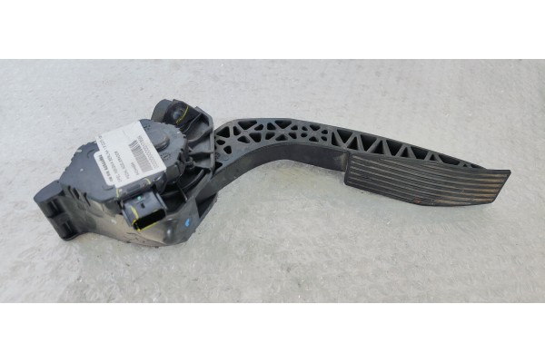 Recambio de pedal acelerador para opel insignia berlina 1.6 cdti 136 fap referencia OEM IAM 84344894  