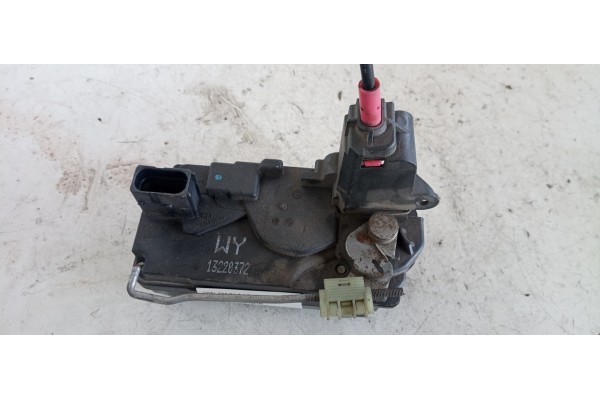 Recambio de cerradura puerta trasera derecha para opel zafira b 1.7 16v cdti referencia OEM IAM 13220372  