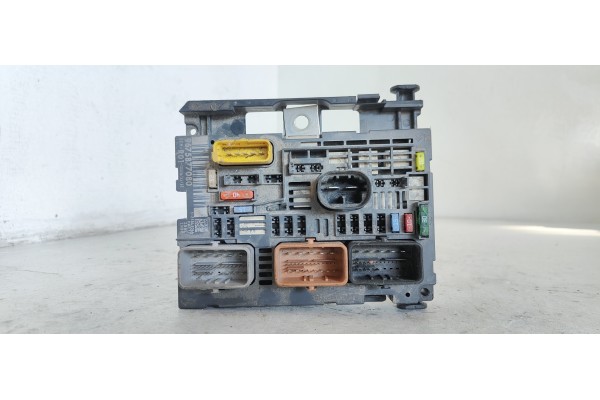 Recambio de caja reles / fusibles para citroen c4 picasso exclusive referencia OEM IAM 9675877080  