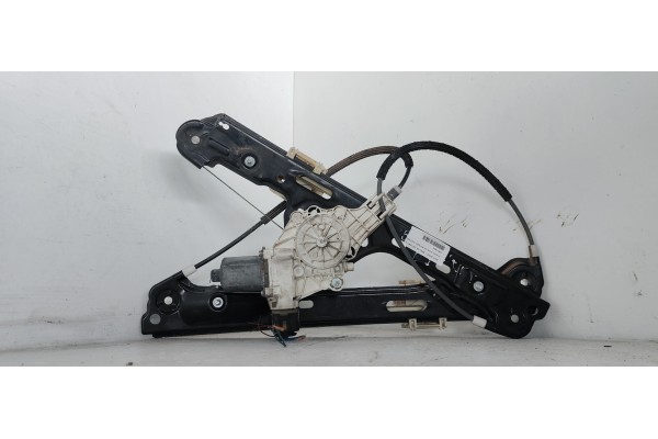 Recambio de elevalunas delantero izquierdo para bmw serie 1 berlina (e81/e87) 118d referencia OEM IAM 7067795S  