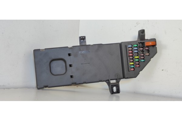 Recambio de caja reles / fusibles para saab 9-3 cabrio vector referencia OEM IAM 12772045  