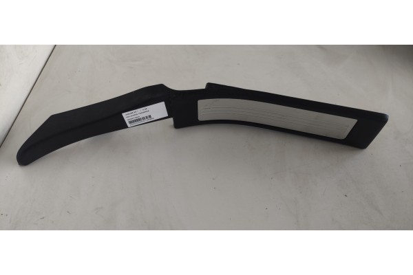 Recambio de molduras traseras para jaguar xf 3.0 v6 diesel cat referencia OEM IAM 8X23F13244  