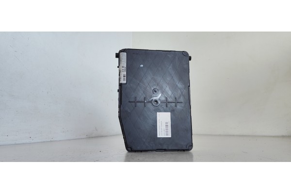 Recambio de caja reles / fusibles para renault scenic ii 1.6 16v referencia OEM IAM 8200309693  