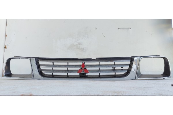 Recambio de rejilla delantera para mitsubishi l 200 (k6/7) 2.5 td cat referencia OEM IAM   