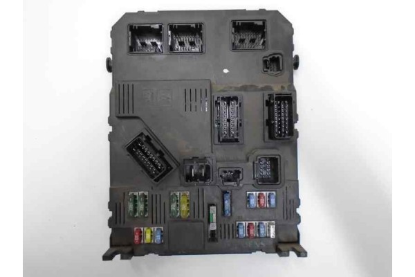 Recambio de caja reles / fusibles para peugeot 407 2.0 16v cat referencia OEM IAM BSIS0300 S120104600L 
