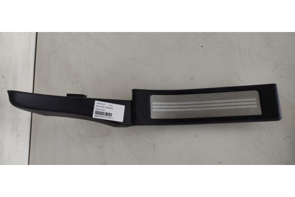 Recambio de molduras traseras para jaguar xf 3.0 v6 diesel cat referencia OEM IAM 8X23F13245  