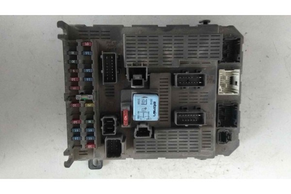 Recambio de caja reles / fusibles para citroen c5 berlina 2.0 hdi referencia OEM IAM 9637466180 981622000 