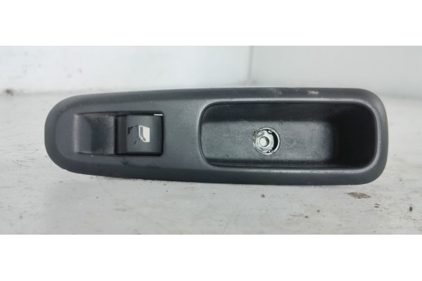 Recambio de mando elevalunas trasero izquierdo para peugeot 3008 allure referencia OEM IAM   