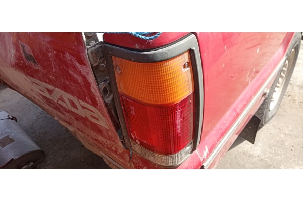 Recambio de piloto trasero derecho para mazda b-serie (un) 2.5 diesel referencia OEM IAM 22061471 89058 