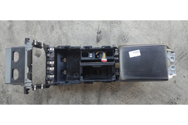 Recambio de apoyabrazos central para jaguar xf 3.0 v6 diesel cat referencia OEM IAM 8X2319C166AB  