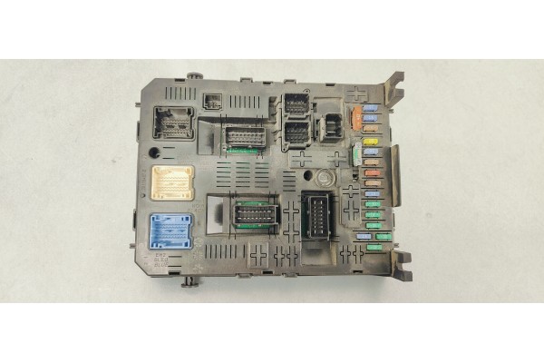 Recambio de caja reles / fusibles para peugeot 308 sport referencia OEM IAM 9664059080  