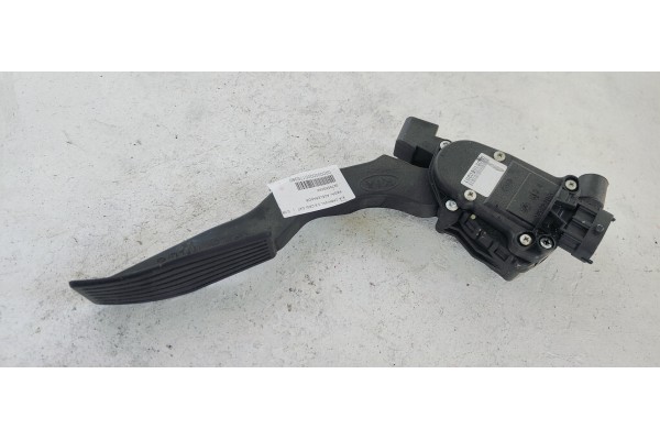 Recambio de pedal acelerador para kia carnival 2.9 crdi cat referencia OEM IAM 327004DXXX  