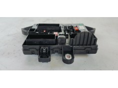 Recambio de caja reles / fusibles para opel insignia berlina expression referencia OEM IAM 2273776402  