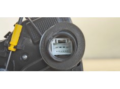 Recambio de cerradura puerta delantera derecha para toyota auris 1.4 turbodiesel cat referencia OEM IAM 6A6112922  