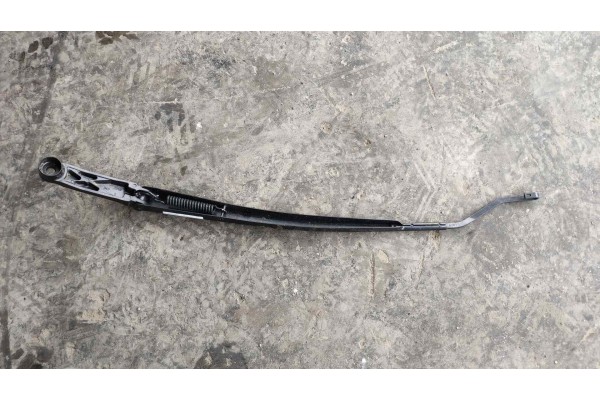 Recambio de brazo limpia delantero derecho para toyota rav 4 referencia OEM IAM 2319  
