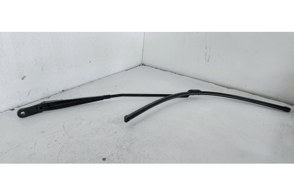 Recambio de brazo limpia delantero izquierdo para peugeot 3008 allure referencia OEM IAM   