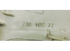 Recambio de luz interior para peugeot 208 1.6 hdi 92 fap referencia OEM IAM 9673810977  