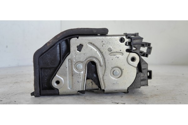 Recambio de cerradura puerta trasera derecha para bmw serie 5 berlina (e60) 530d referencia OEM IAM 7167076  